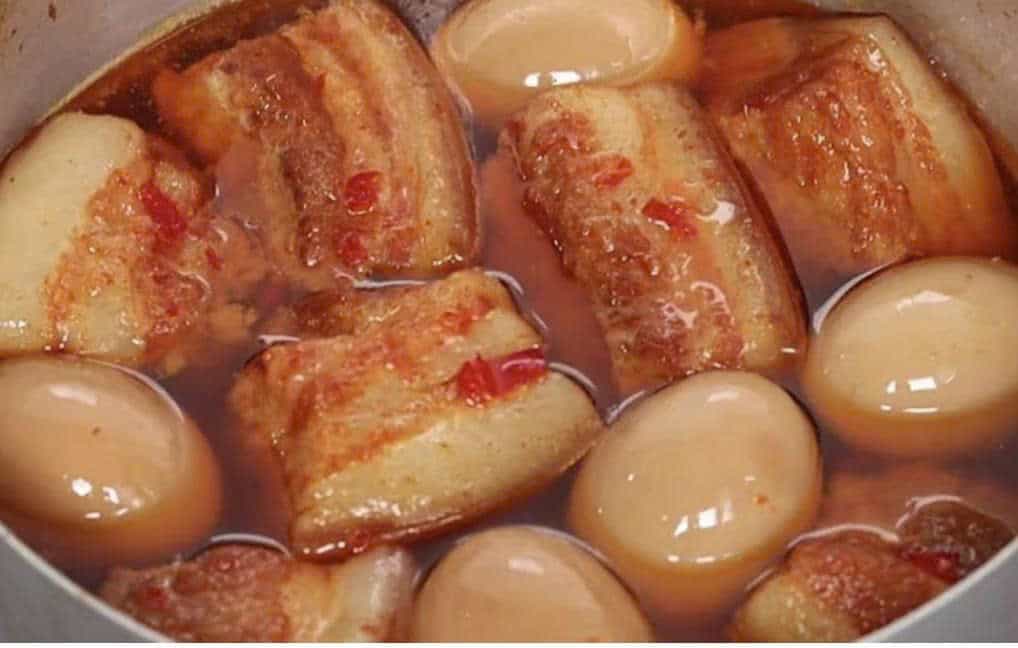 Thịt kho tàu 1kg thịt + 6 trứng