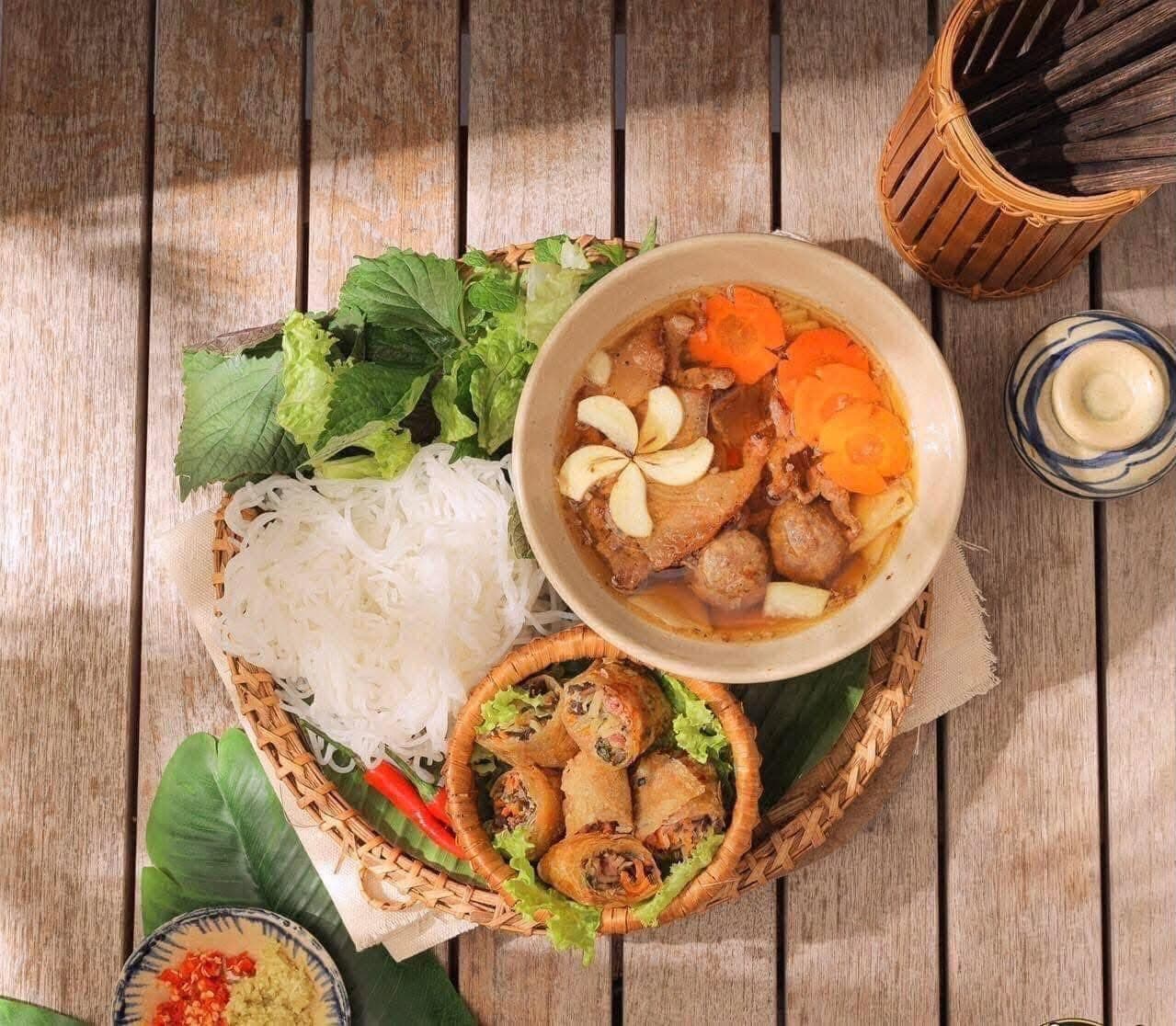 Bún Chả Hà Nội thêm chả giò — photo 1 of 1